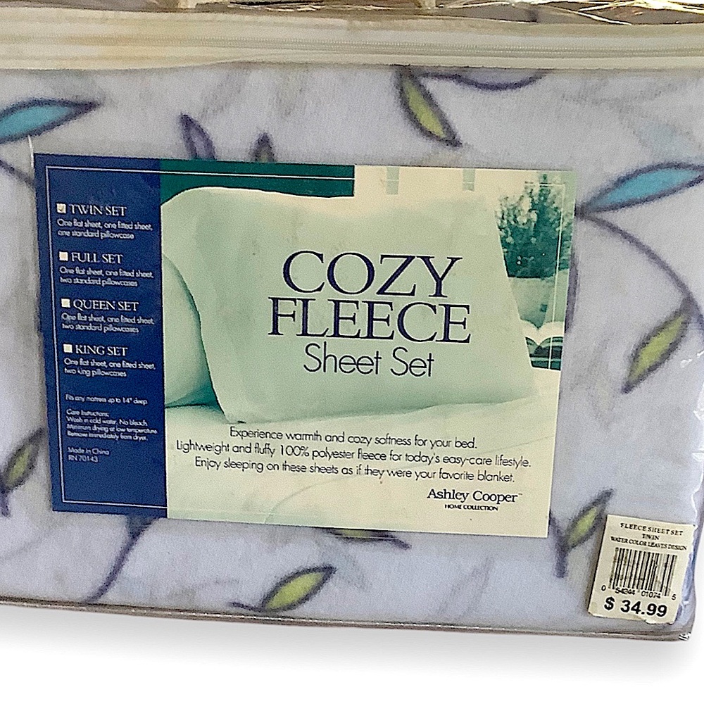 Bedding Blanket, Twin set . New never taken out of the bag. Cozy Fleece Blanket.